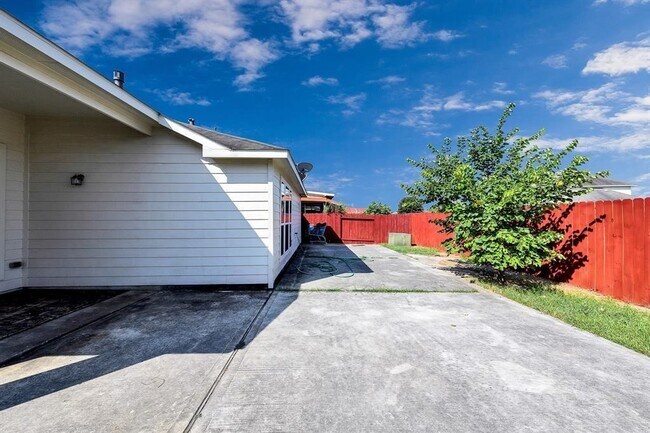 Building Photo - 19454 Plantation Cove Ln