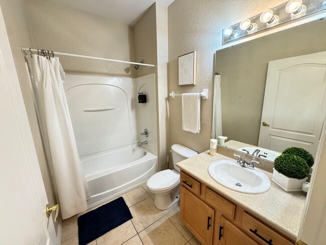 Building Photo - Fully Furnished 5-Bed End-Unit Townhome with Hot Tub in Gated Coral Cay! WASHER & DRYER INCLUDED!