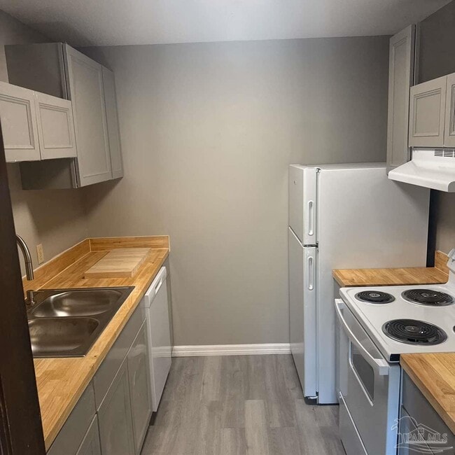 Building Photo - 455 Stara Cir