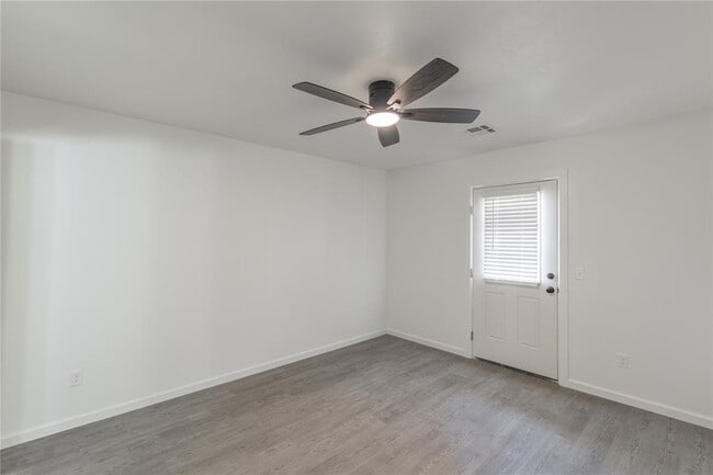 Building Photo - 531 Parkhill Cir