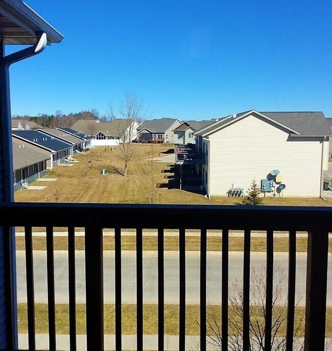 Building Photo - $1,050 | 2 Bedroom, 2 Bathroom Condo | No ...