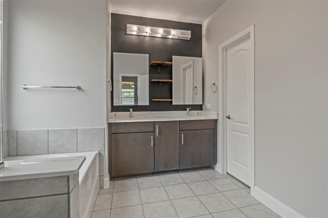 Building Photo - 1017 Chatsworth Dr