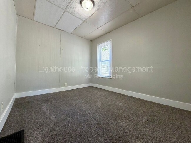 Building Photo - 1011 Quarry Ave NW