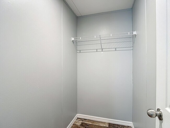 Building Photo - 7158 Sunnyside Dr