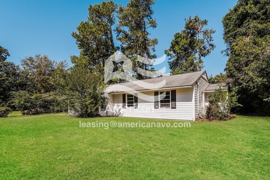 Building Photo - 664 Schroder Ave NE