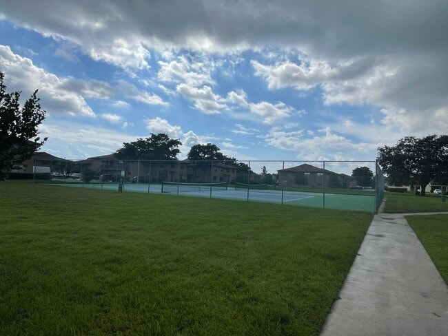 Building Photo - 2 Bedroom Condo in Winding Lake - Sunrise ...