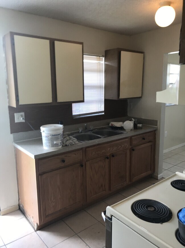 Building Photo - Large 3-2 house in Oakland Park