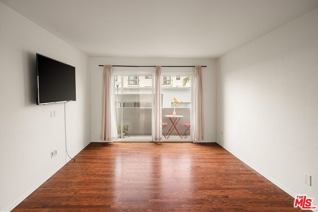 Building Photo - 834 6th St