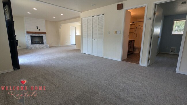Building Photo - 910 Gregory Way SE