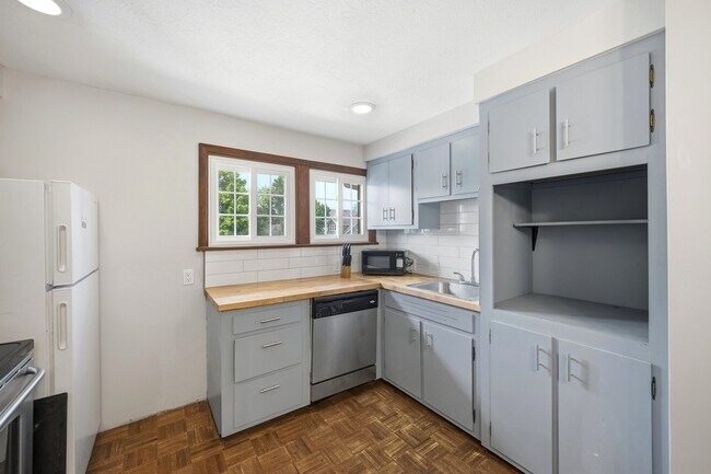 Building Photo - 3438 W 133rd St