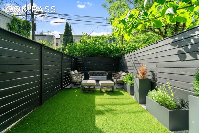 Building Photo - 109 Troutman St