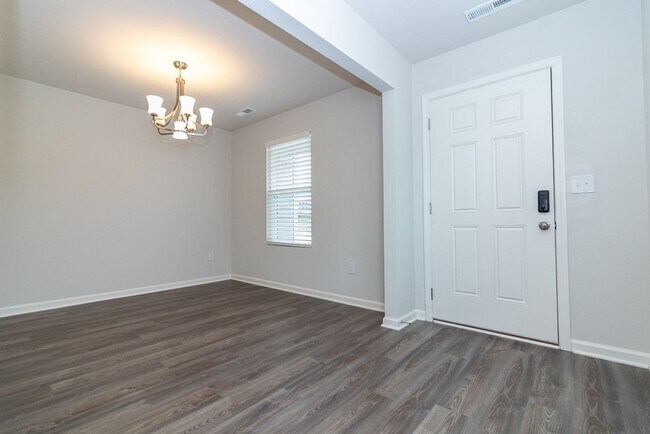 Building Photo - 104 Ashwood Ave