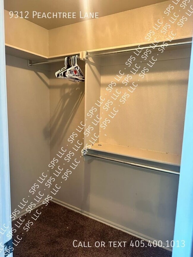 Building Photo - 9312 Peachtree Ln