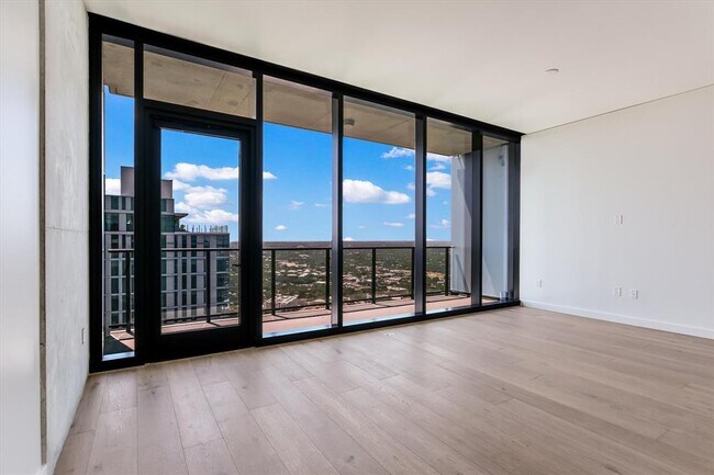 Building Photo - 610 Davis St