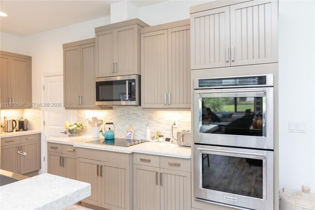 Building Photo - 11826 SW 13th Ct