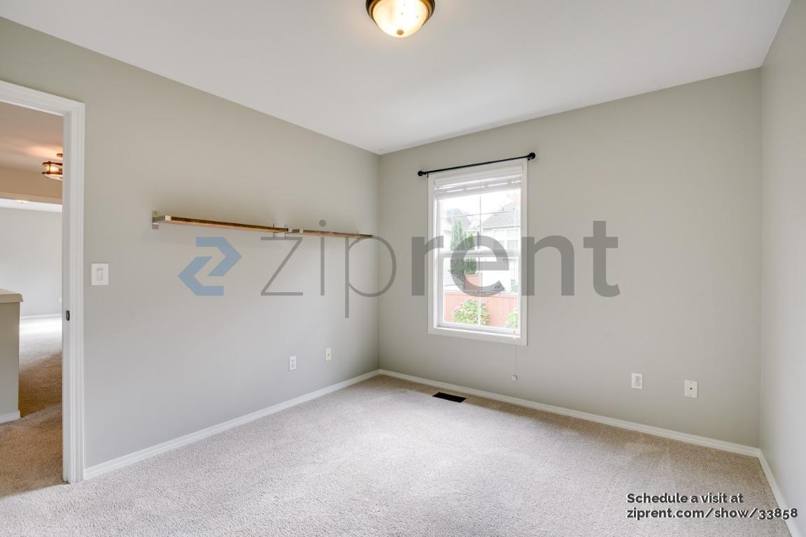Building Photo - Unit