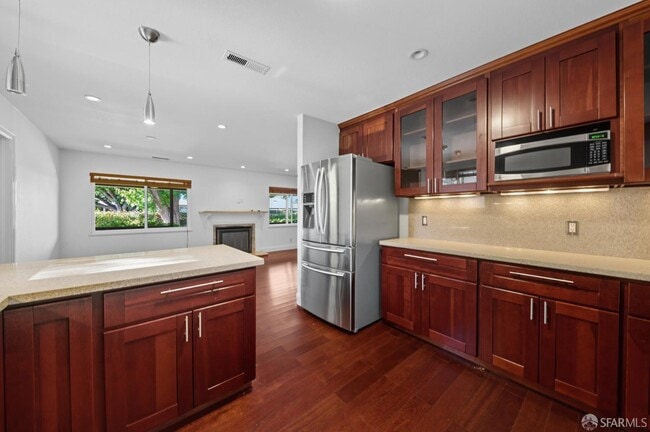 Building Photo - 2061 Ahneita Dr