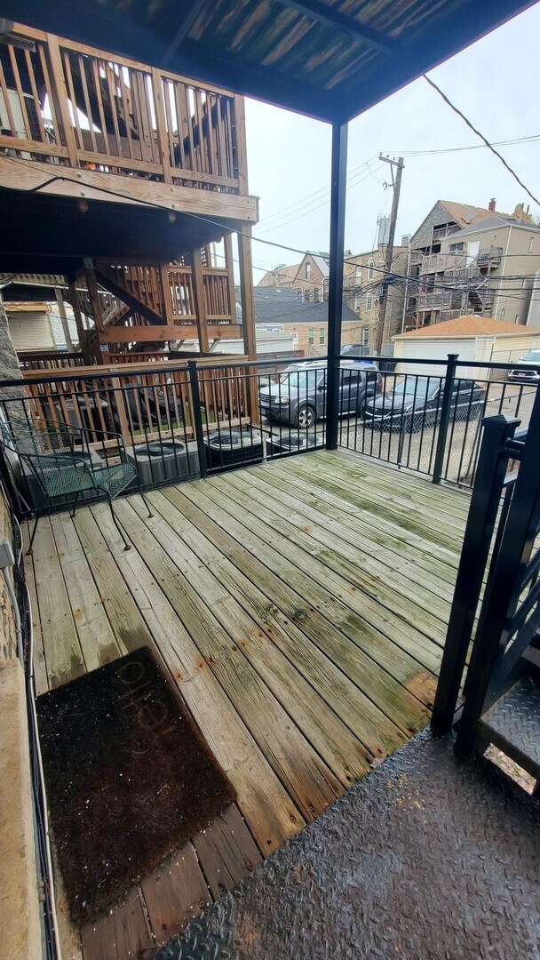 Building Photo - 1337 N Greenview Ave