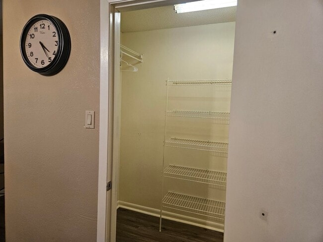 Building Photo - 2 or 3 Bed / 2 Bath Condo in Greenbriar Available Soon!