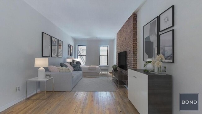 Building Photo - 212 E 85th St