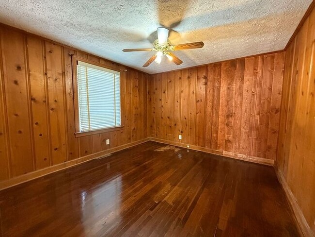 Building Photo - Three Bedroom Brick Home in Buena Vista - Pets Allowed