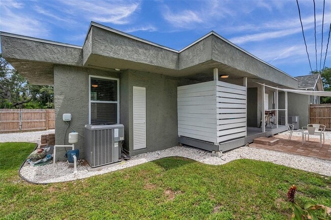 Building Photo - 1703 Newark St S