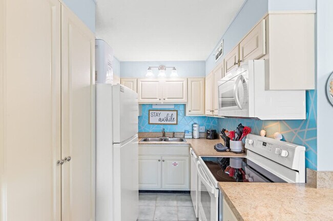 Building Photo - 5004 S Thomas Dr