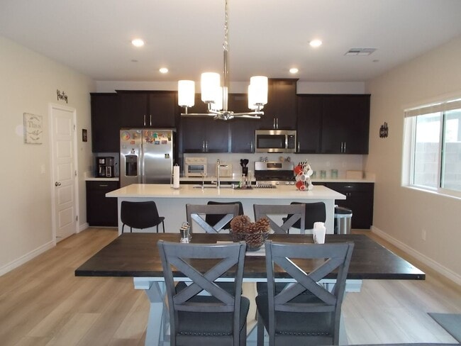 Building Photo - Beautiful 4 Bedroom Home