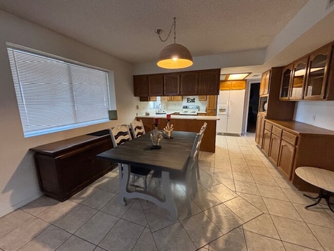 Building Photo - 3 Bedroom - 2 Bath Home