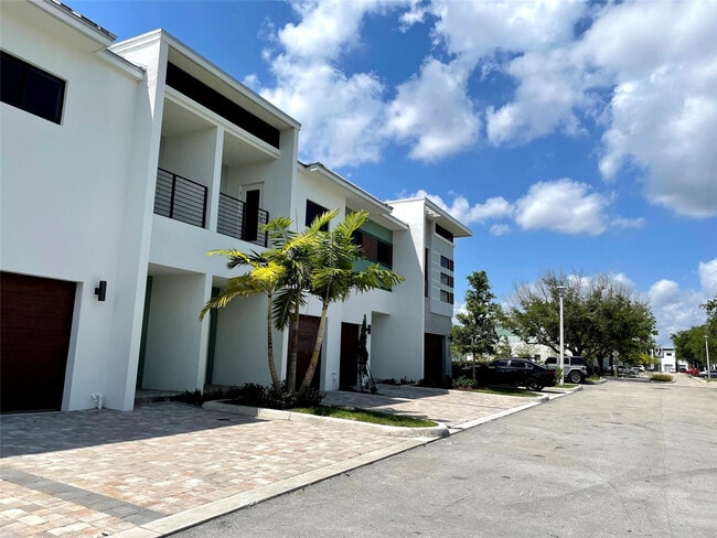 Building Photo - 4380 NW 8th Ct