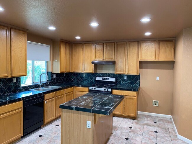 Building Photo - 8574 Tambor Way