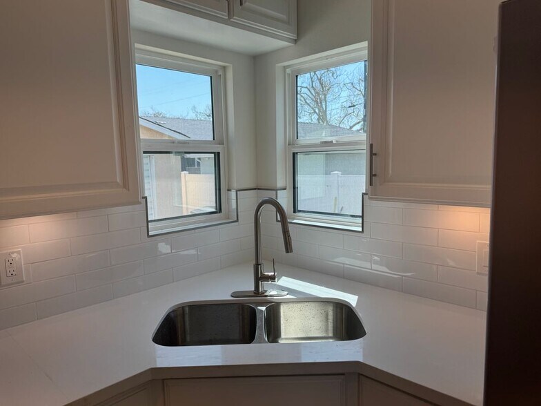 Building Photo - 24654 Cypress St