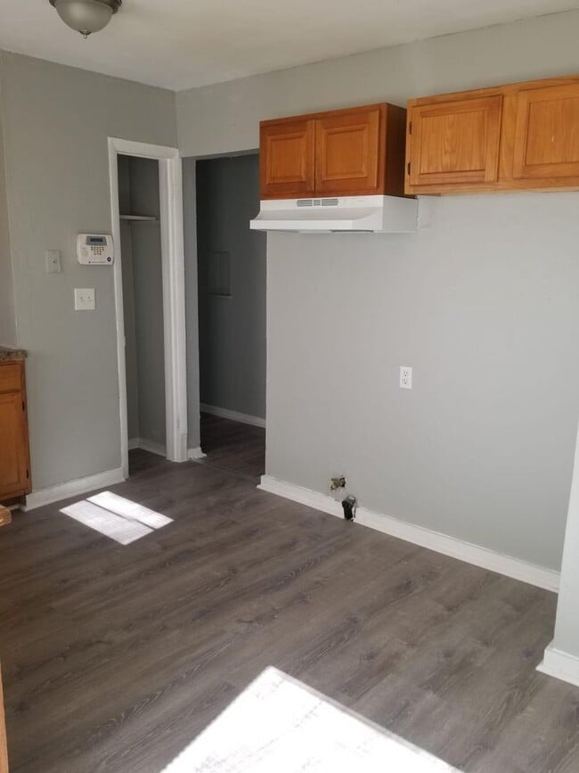 Building Photo - 3 Bdr Large Single Family House in a Nice ...