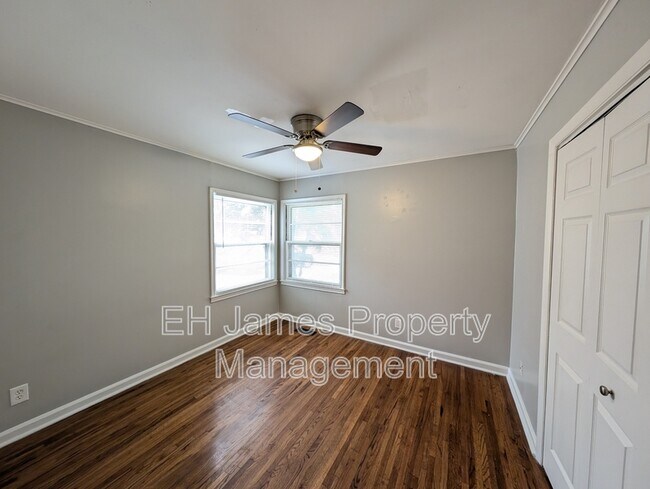 Building Photo - 1135 E 49th St