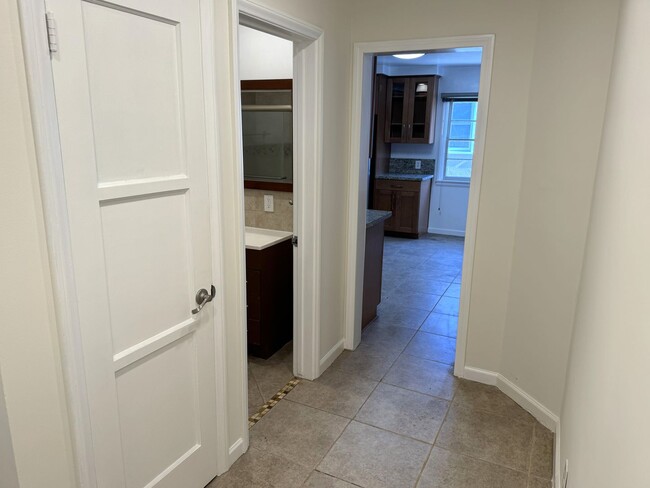 Building Photo - Spacious 4+2 SFR, 3 blocks from LMU, firep...