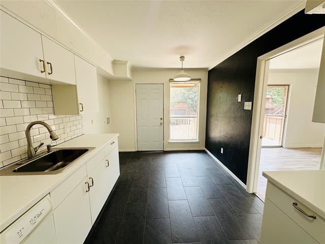 Building Photo - 10552 High Hollows Dr