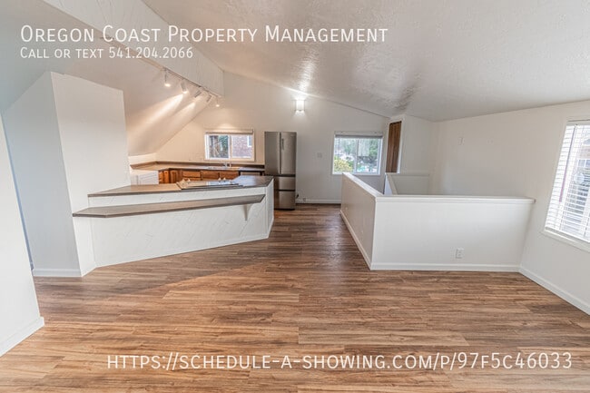 Building Photo - 529 SW 32nd St