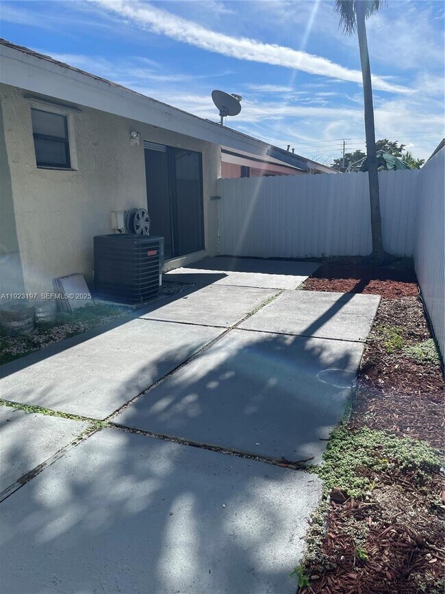 Building Photo - 5216 W 24th Way