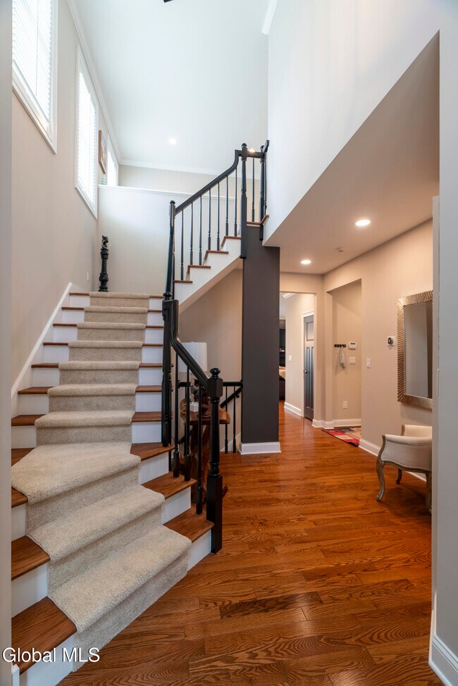 Building Photo - 5 Maria Ln