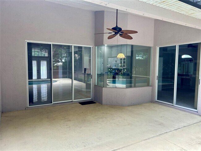 Building Photo - 10433 Lake Hill Dr