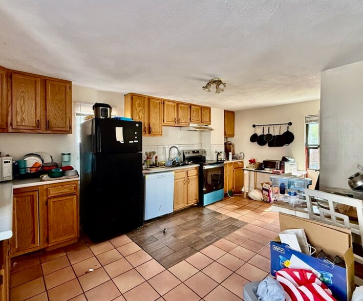 Building Photo - 48 Allston St