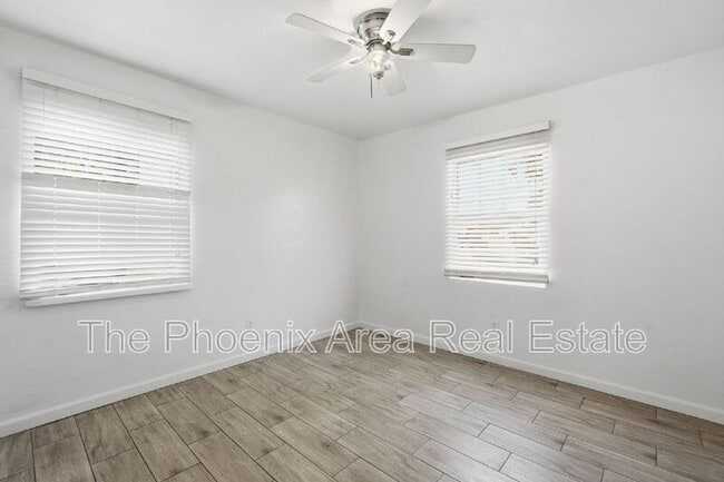 Building Photo - 2245 E Flower St