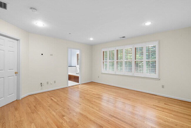 Building Photo - 3 Bed 3.5 Bath - Rockville Townhome - 2 Ca...