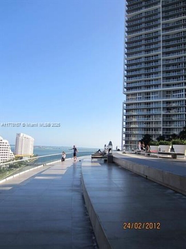 Building Photo - 475 Brickell Ave