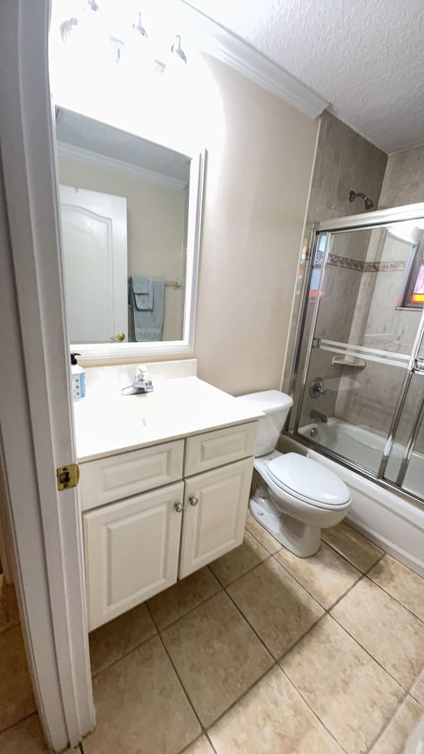 Building Photo - Beautiful 3-Bedroom, 2 bath Home with Screened Porch & Lawn CAre Included