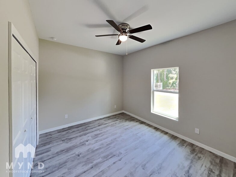 Building Photo - 7423 W Cameo Cir