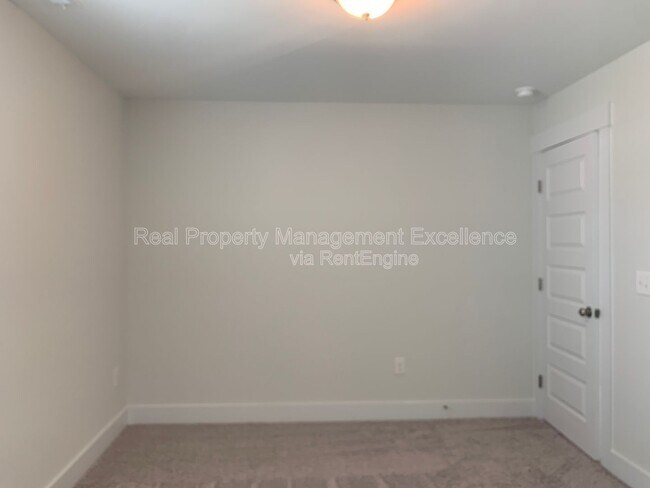 Building Photo - 150 Steppe Wy