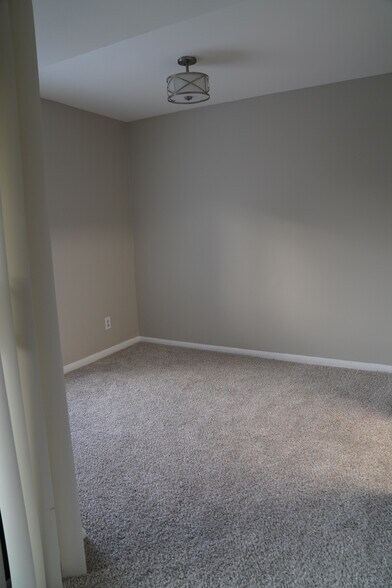 Building Photo - 6093 Majors Ln