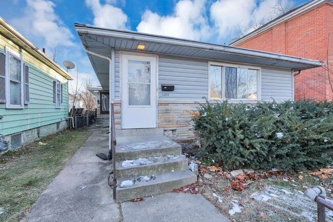 Building Photo - 1699 E Weber Rd