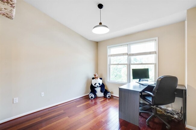Building Photo - 350 Oswego Ct